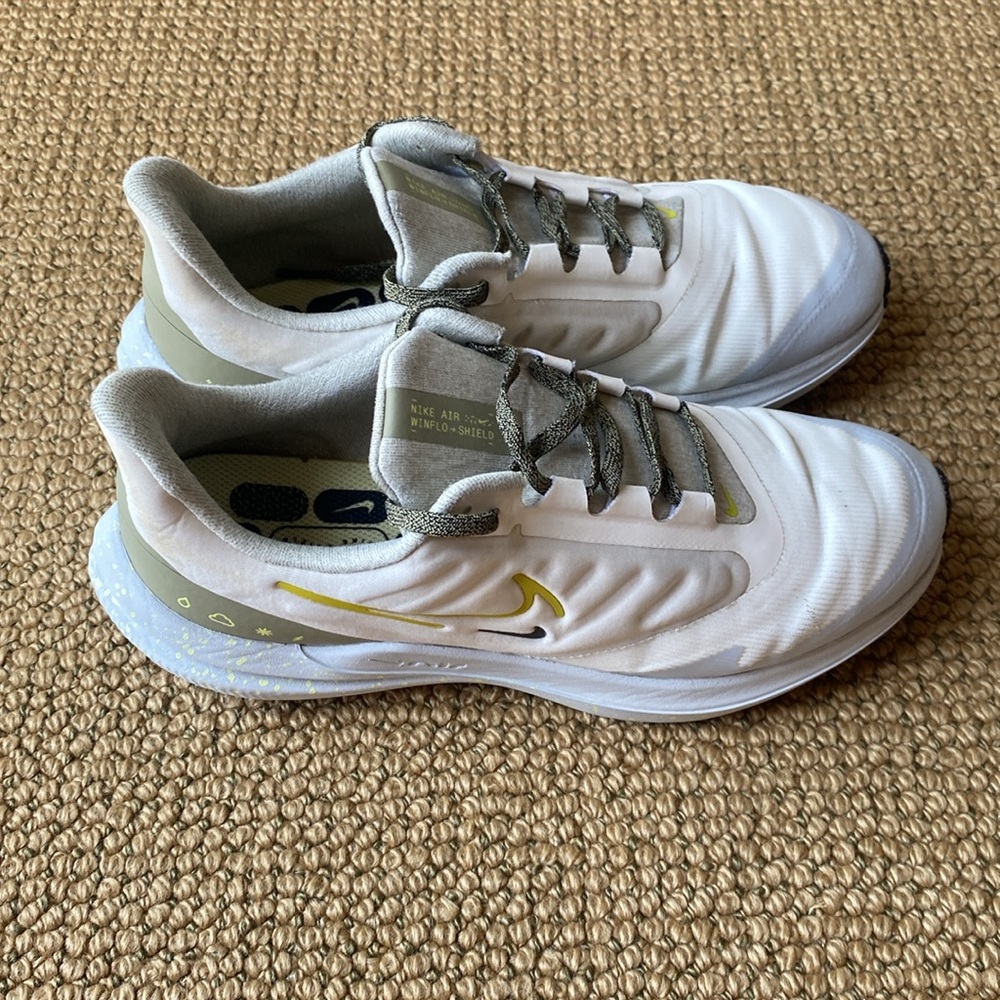 Nike Nike Air Winflo 9 Shield Womens DM1104 Sneakers Pale Ivory high Voltage EUC